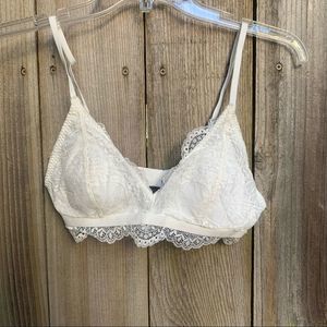 NWT Gilly Hicks White Bralette Size Small